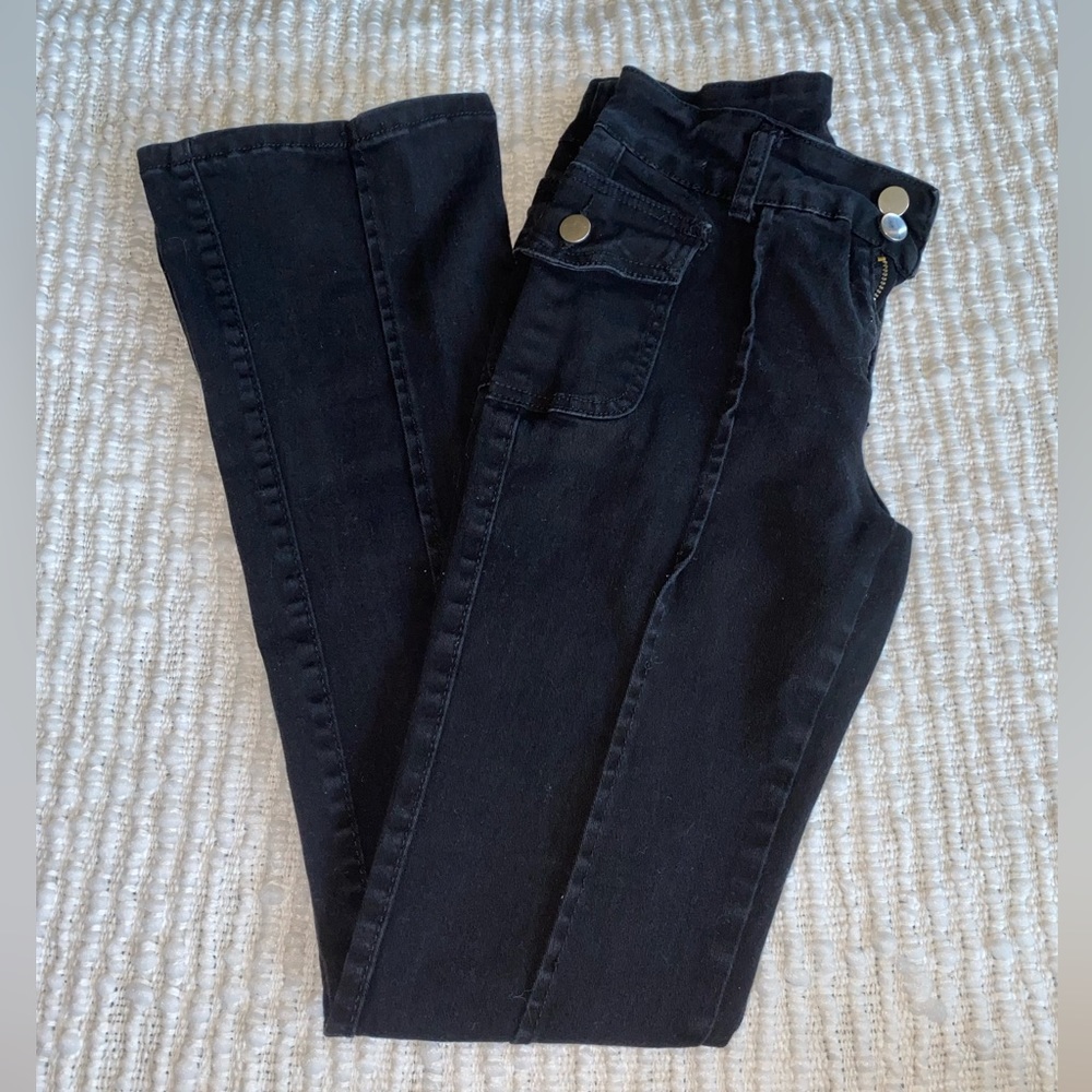 black flared jeans lowrise